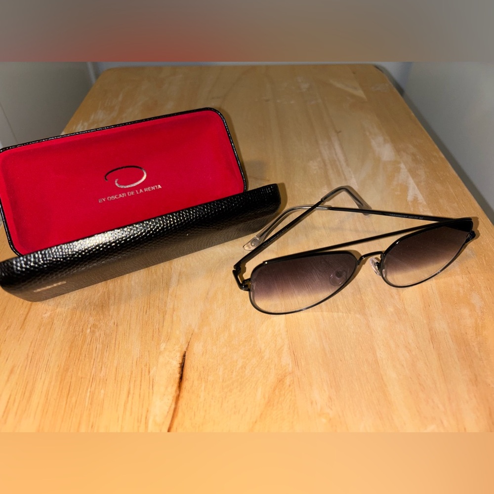 Oscar de la Renta Black Aviator Sunglasses